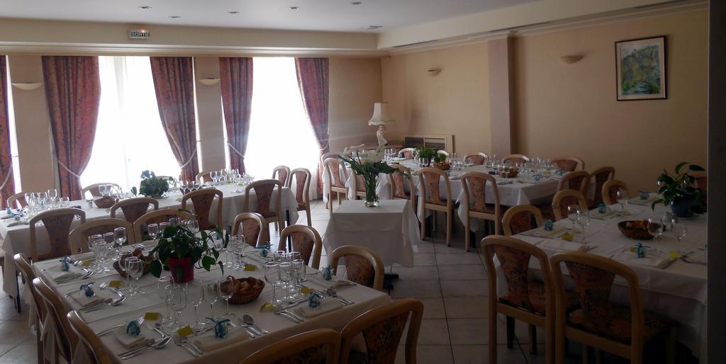 Logis Hotel Restaurant Des Voyageurs Pont-de-Salars Luaran gambar