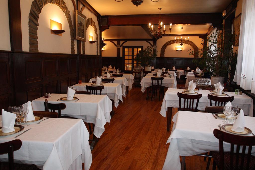 Logis Hotel Restaurant Des Voyageurs Pont-de-Salars Bilik gambar