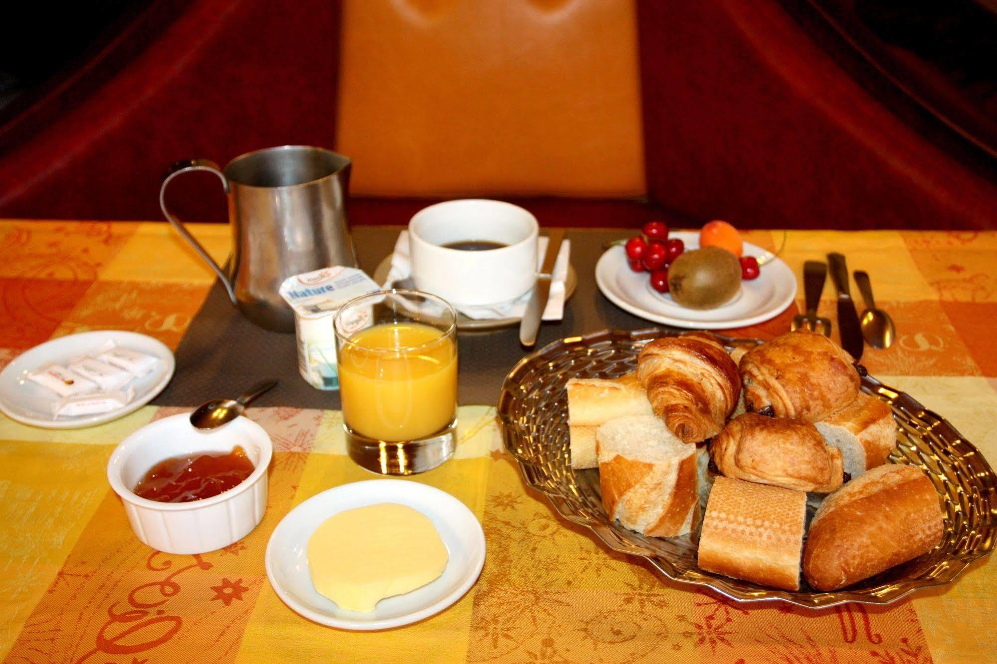 Logis Hotel Restaurant Des Voyageurs Pont-de-Salars Luaran gambar